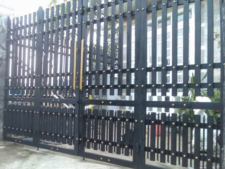Sửa cửa sắt giá rẻ tại quận Bình Thạnh tphcm
